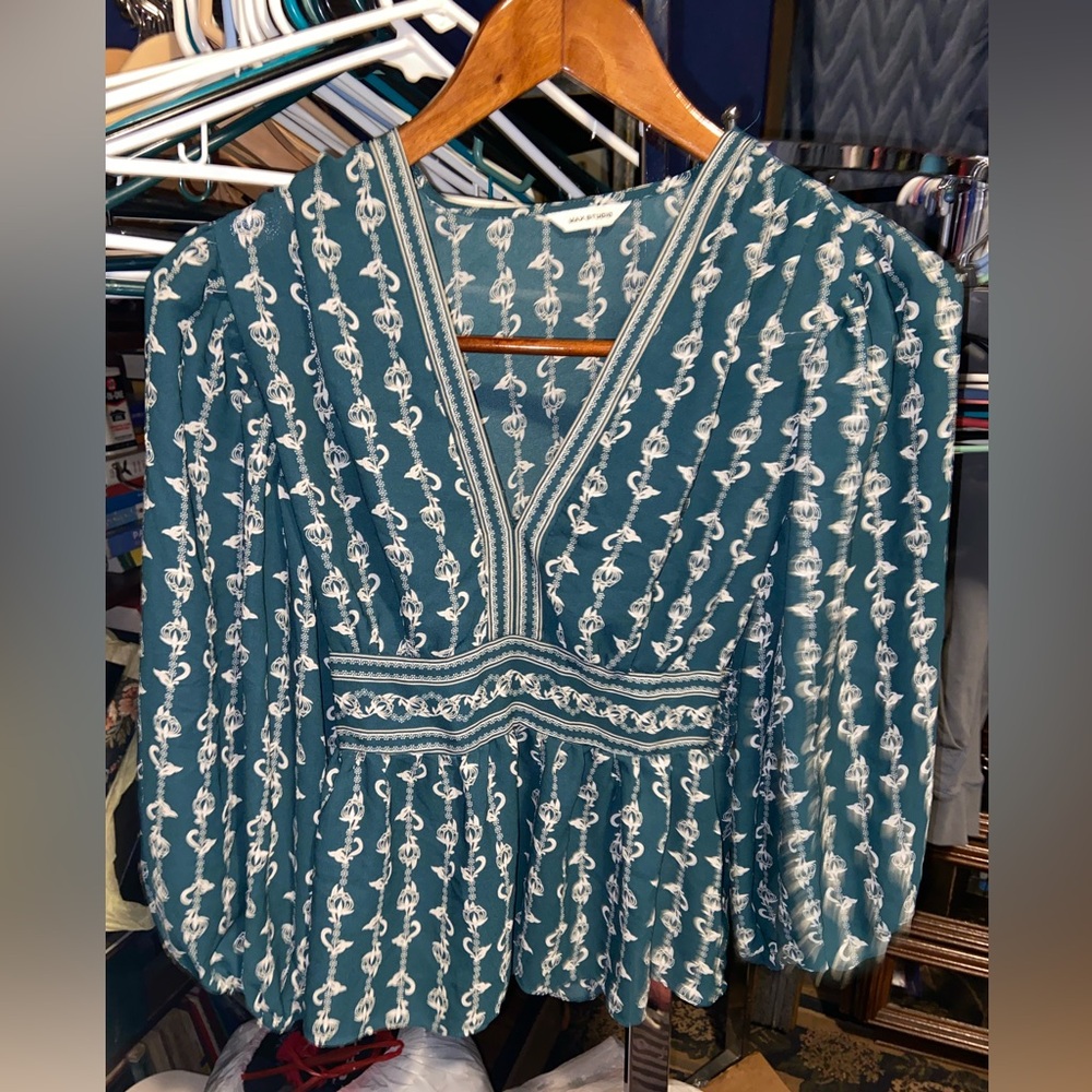 Women’s Max studio green and white blouse